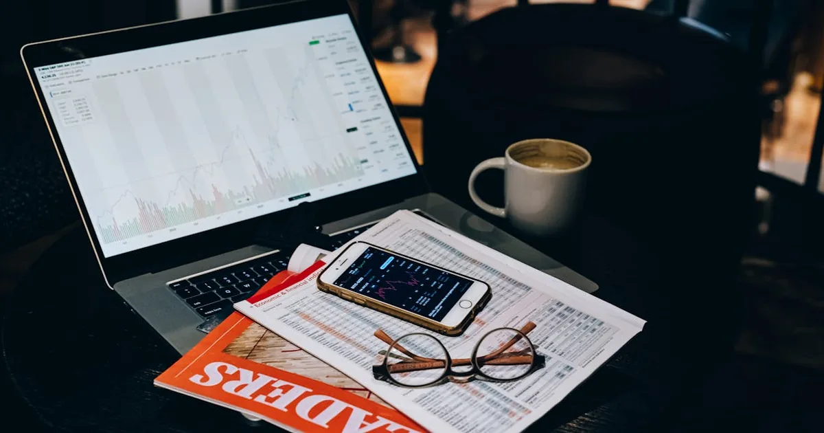 Coursera vs Khan Academy para aprender Marketing Digital